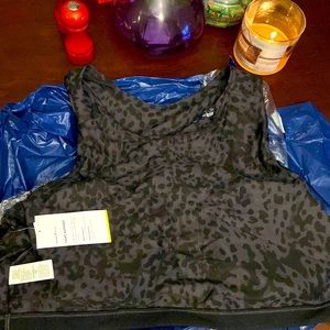 Old Navy Active 3X Plus sports bra